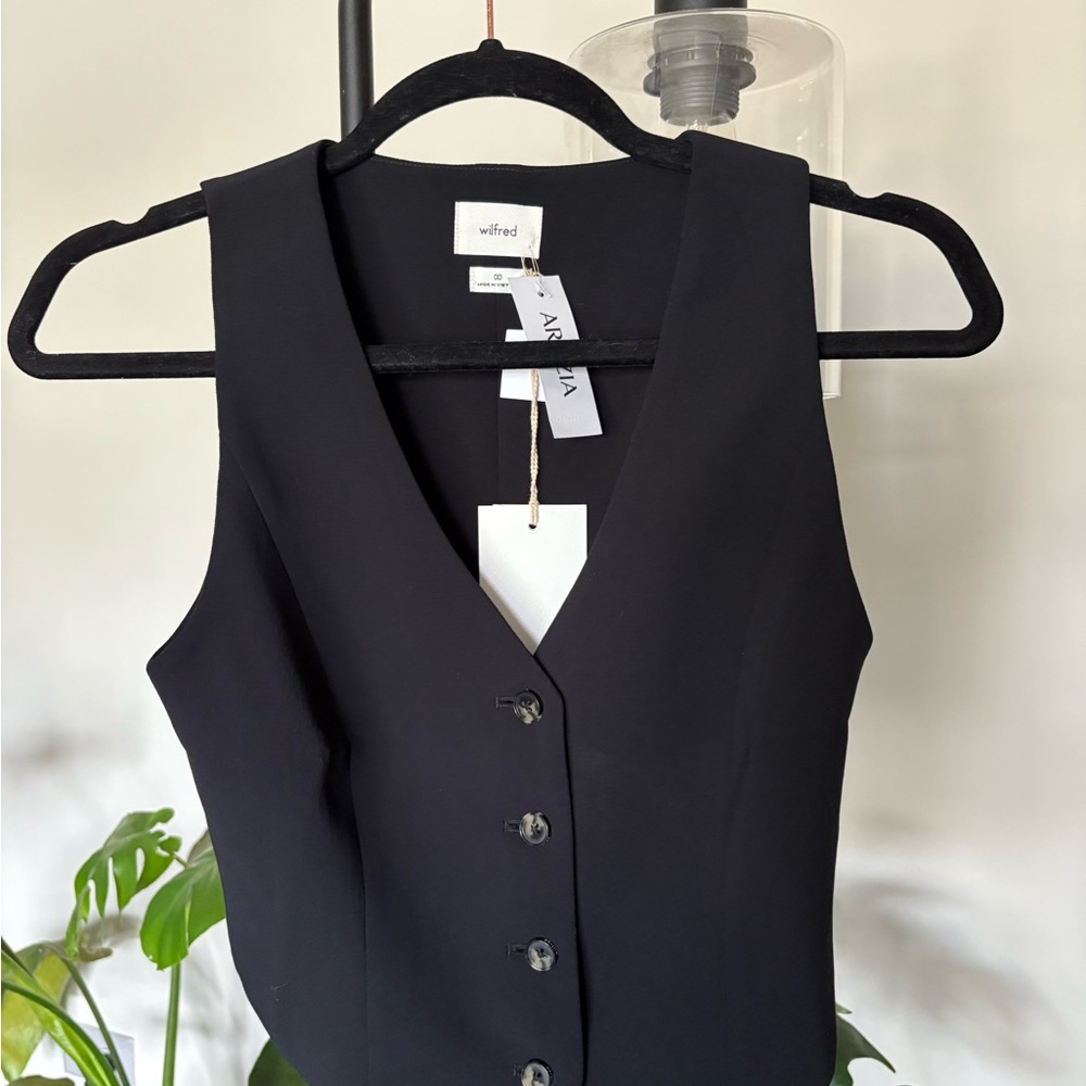 Aritzia Button Down Vest